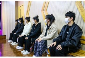 美女被燥死"北音附中高三表演专业阶段性考试"
